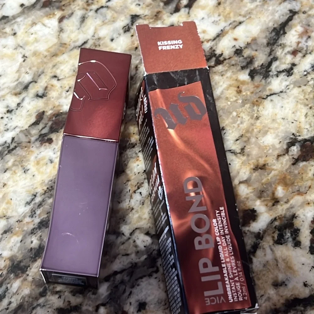 💕🌙Kissing Frenzy Urban Decay Vice Lip Bond